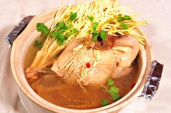 三亞檳榔花雞：雞肉質嫩香甜，咸鮮可口