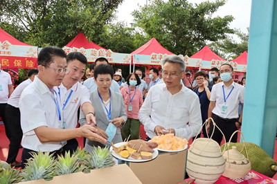 昌江地瓜、火龍果、菠蘿蜜、黎族編藤等特色產(chǎn)品受歡迎